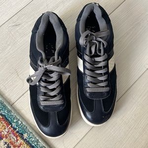 Men’s Original Penguin Sneakers, size 10